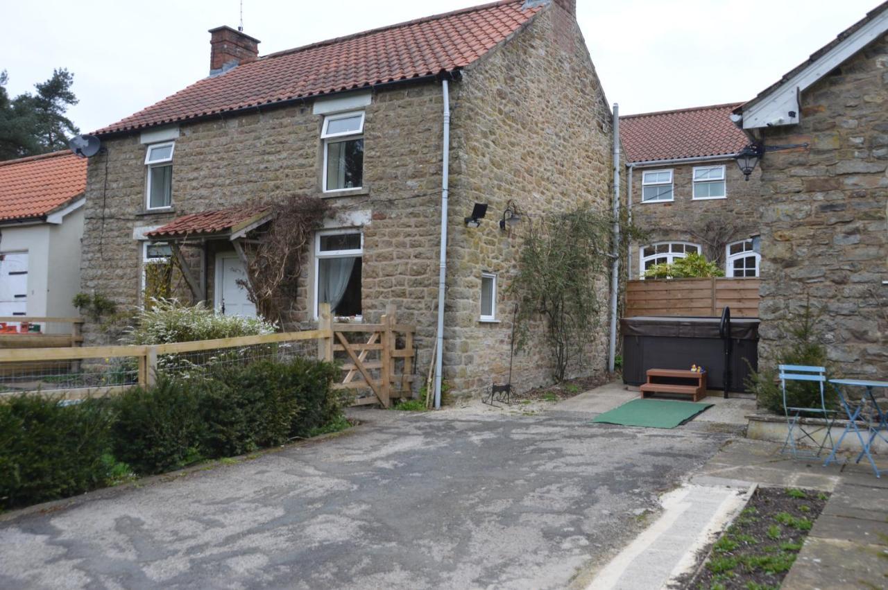 Middlehead Cottages 皮克林 外观 照片